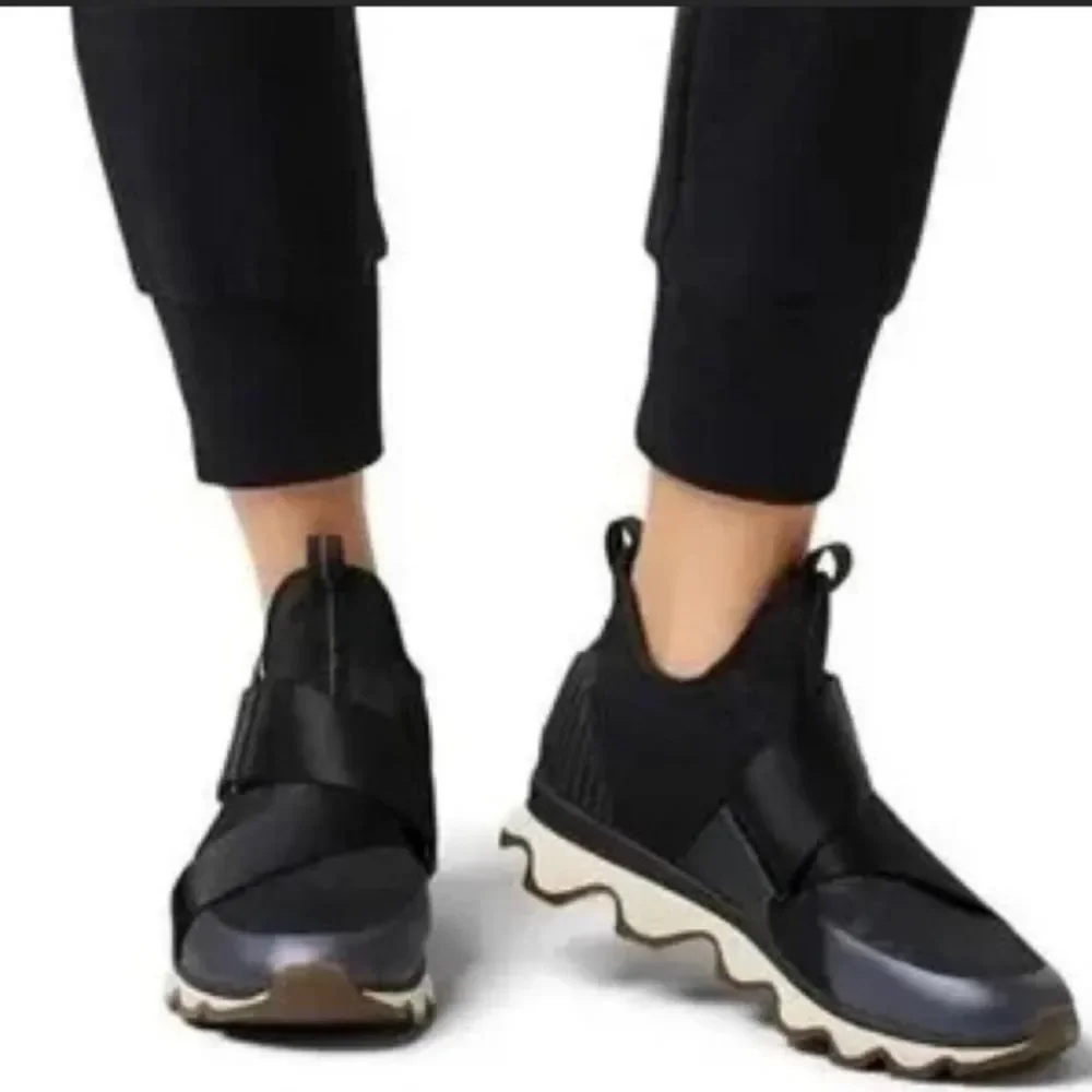 Sorel Womens Kinetic black sneaker shoe slip on comfortable size 8.5 GUC walking